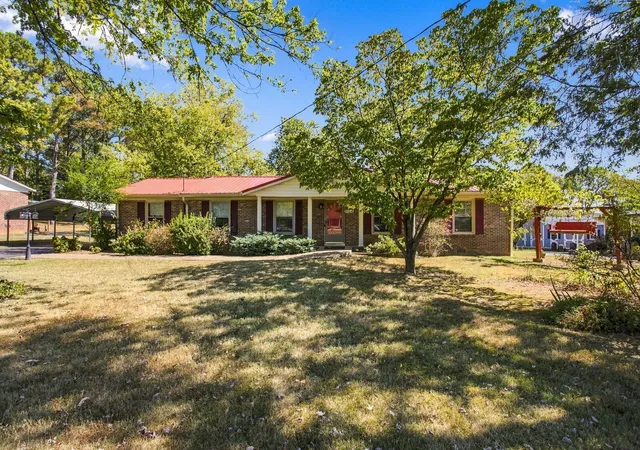 Photo 1 of Single family home for sale at 624 Crestland Dr, Columbia, TN 38401 | MLS# 3618686 | Listing updated on 2026-10-09