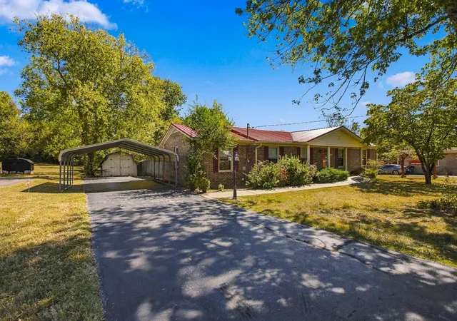 Photo 3 of Single family home for sale at 624 Crestland Dr, Columbia, TN 38401 | MLS# 3618686 | Listing updated on 2026-10-09