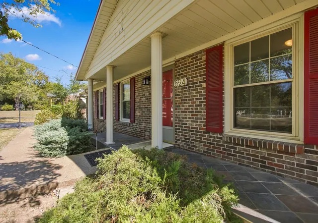 Photo 4 of Single family home for sale at 624 Crestland Dr, Columbia, TN 38401 | MLS# 3618686 | Listing updated on 2026-10-09