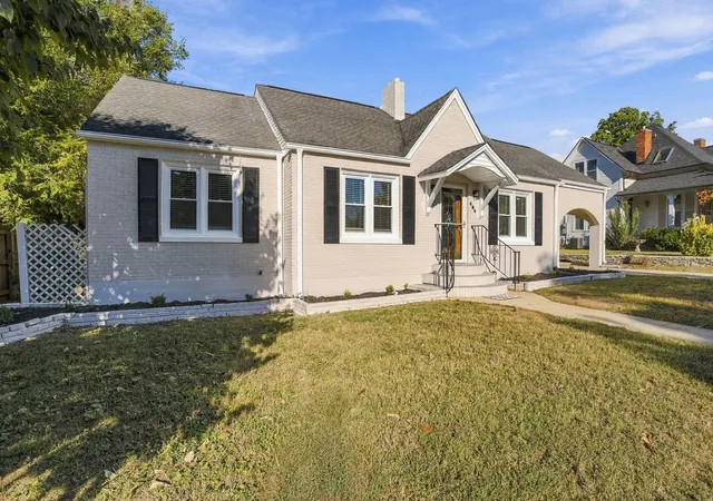 Photo 1 of Single family home for sale at 404 2nd Avenue, Fayetteville, TN 37334 | MLS# 3618617 | Listing updated on 2026-10-09