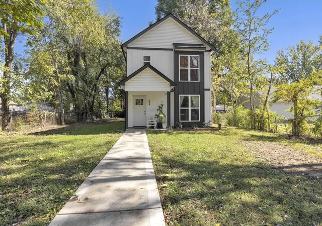 Photo 1 of Single family home for sale at 606 Smith St, Springfield, TN 37172 | MLS# 3621287 | Listing updated on 2026-10-16
