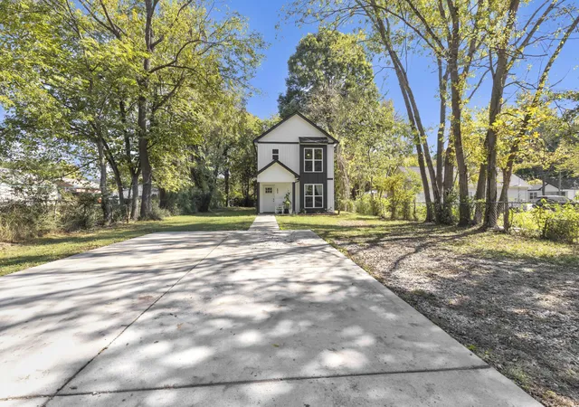 Photo 3 of Single family home for sale at 606 Smith St, Springfield, TN 37172 | MLS# 3621287 | Listing updated on 2026-10-16