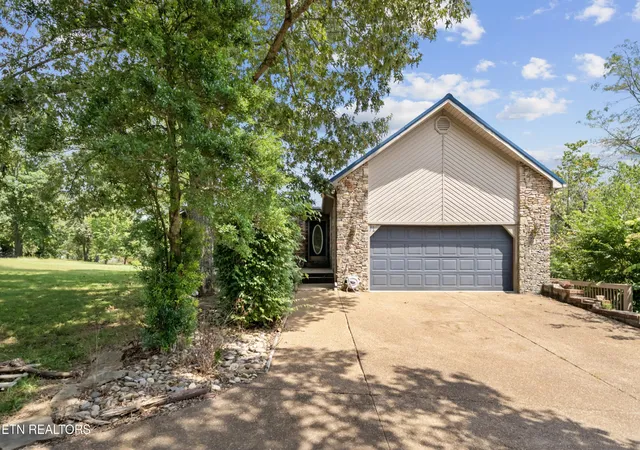 Single family home for sale at 71 Creekway Dr, Crossville, TN 38555 | MLS# 3615667