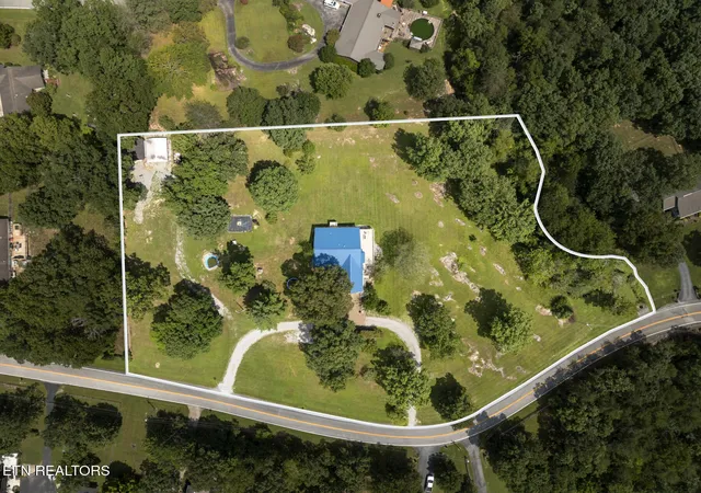 Photo 3 of Single family home for sale at 71 Creekway Dr, Crossville, TN 38555 | MLS# 3615667 | Listing updated on 2026-10-09