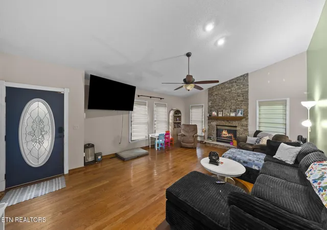 Photo 4 of Single family home for sale at 71 Creekway Dr, Crossville, TN 38555 | MLS# 3615667 | Listing updated on 2026-10-09