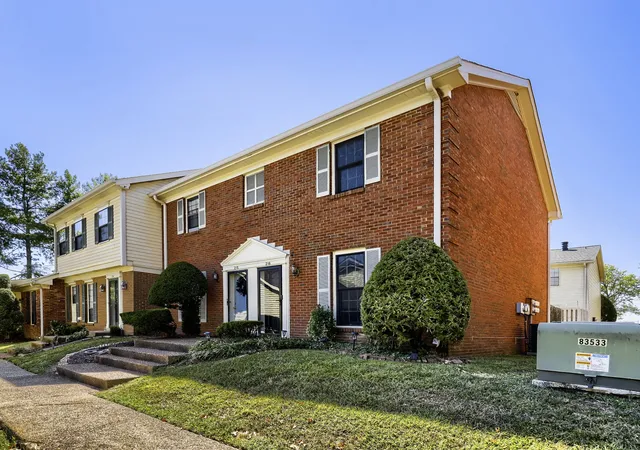 Photo 3 of Townhouse for sale at 216 Brentwood Pt, Brentwood, TN 37027 | MLS# 3618728 | Listing updated on 2026-10-09