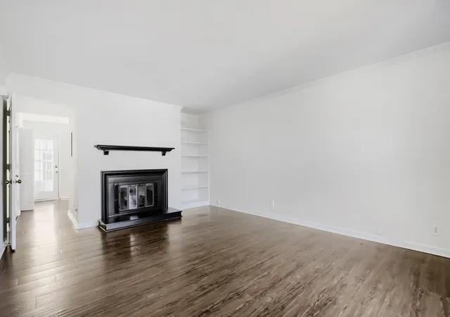 Photo 4 of Townhouse for sale at 216 Brentwood Pt, Brentwood, TN 37027 | MLS# 3618728 | Listing updated on 2026-10-09