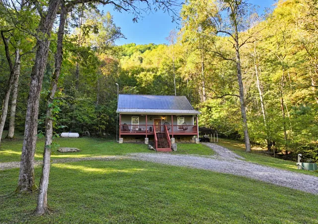 Photo 3 of Single family home for sale at 4876 Pearl Valley Rd, Sevierville, TN 37876 | MLS# 3618885 | Listing updated on 2026-10-10