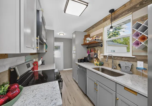 Photo 2 of Single family home for sale at 692 Southview Dr, Old Hickory, TN 37138 | MLS# 3618591 | Listing updated on 2026-10-10