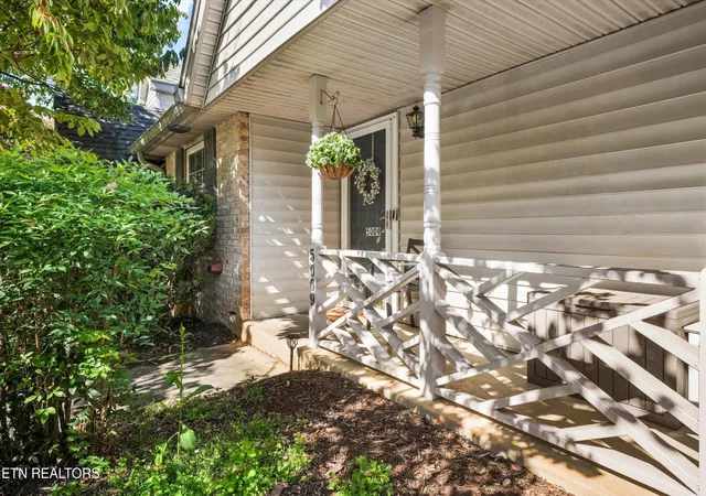 Photo 3 of Townhouse for sale at 5009 Tr Manor Ln, Knoxville, TN 37912 | MLS# 3617254 | Listing updated on 2026-10-10