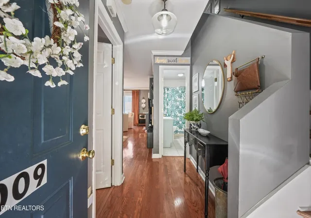 Photo 3 of Townhouse for sale at 5009 Tr Manor Ln, Knoxville, TN 37912 | MLS# 3617254 | Listing updated on 2026-10-10