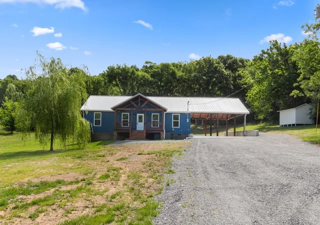 Photo 3 of Single family home for sale at 402 Cortner Holw Rd, Petersburg, TN 37144 | MLS# 3618608 | Listing updated on 2026-10-09