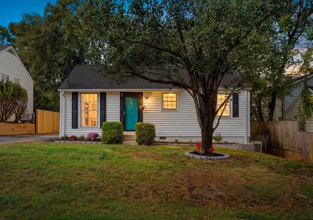 Photo 1 of Single family home for sale at 5609 Meadowcrest Ln, Nashville, TN 37209 | MLS# 3618773 | Listing updated on 2026-10-09