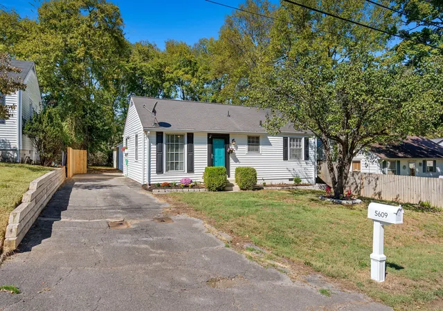 Photo 2 of Single family home for sale at 5609 Meadowcrest Ln, Nashville, TN 37209 | MLS# 3618773 | Listing updated on 2026-10-09