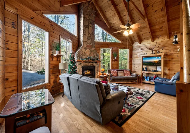 Photo 2 of Single family home for sale at 2332 Raymond Holw Rd, Sevierville, TN 37876 | MLS# 3620576 | Listing updated on 2026-10-14