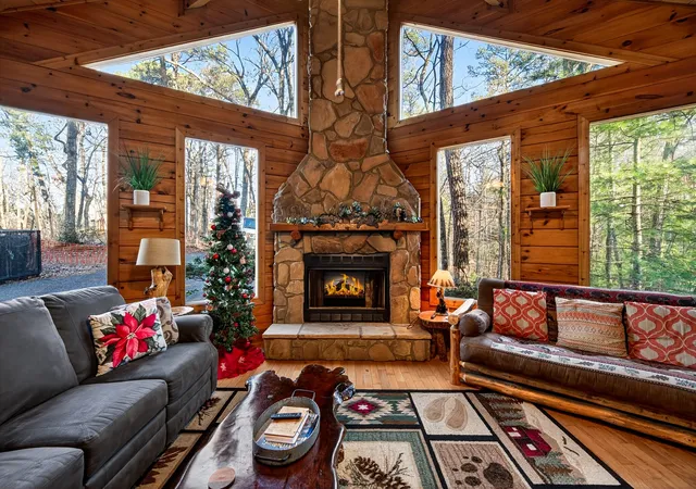 Photo 3 of Single family home for sale at 2332 Raymond Holw Rd, Sevierville, TN 37876 | MLS# 3620576 | Listing updated on 2026-10-14
