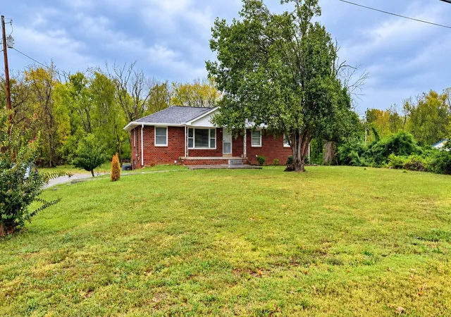 Single family home for sale at 3670 Hunters Point Pike, Lebanon, TN 37087 | MLS# 3619123