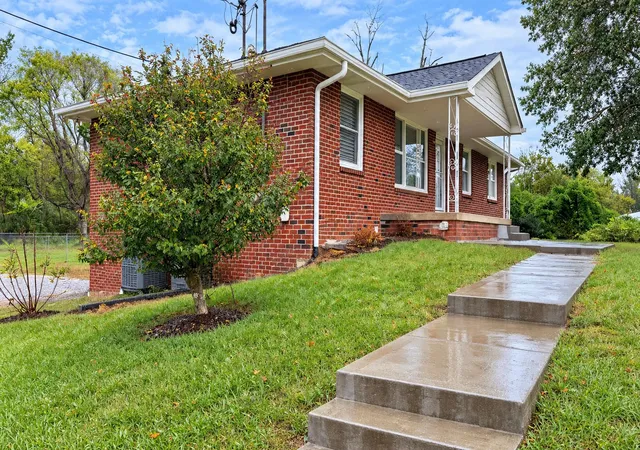 Photo 2 of Single family home for sale at 3670 Hunters Point Pike, Lebanon, TN 37087 | MLS# 3619123 | Listing updated on 2026-10-11