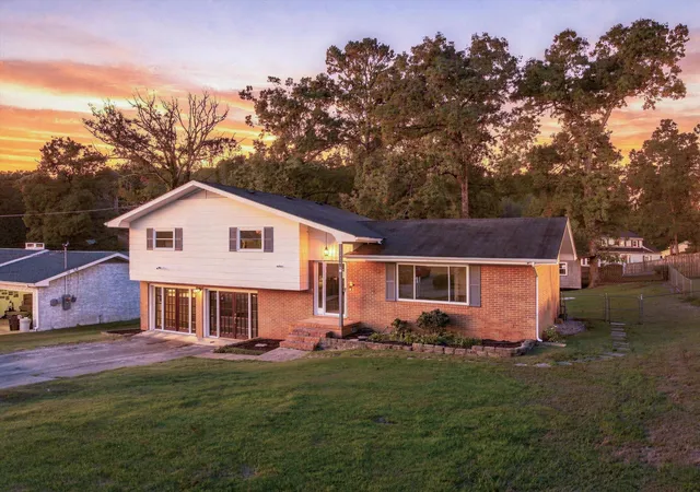 Photo 3 of Single family home for sale at 3428 Crabtree Dr, Chattanooga, TN 37412 | MLS# 3618607 | Listing updated on 2026-10-09