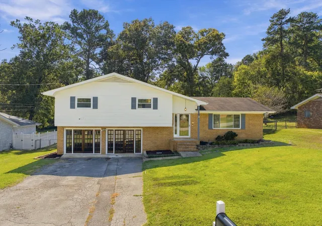 Photo 3 of Single family home for sale at 3428 Crabtree Dr, Chattanooga, TN 37412 | MLS# 3618607 | Listing updated on 2026-10-09