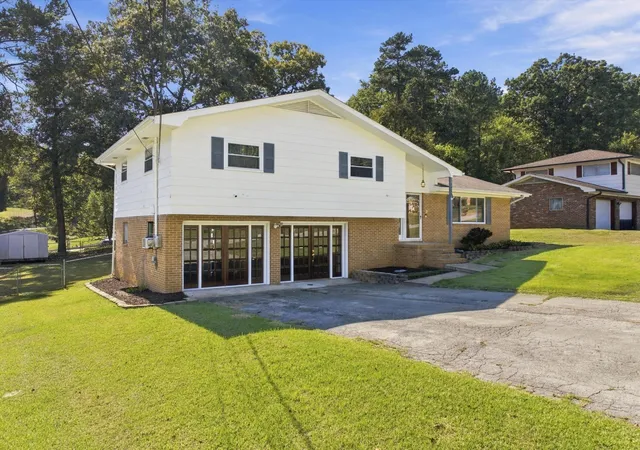 Photo 4 of Single family home for sale at 3428 Crabtree Dr, Chattanooga, TN 37412 | MLS# 3618607 | Listing updated on 2026-10-09