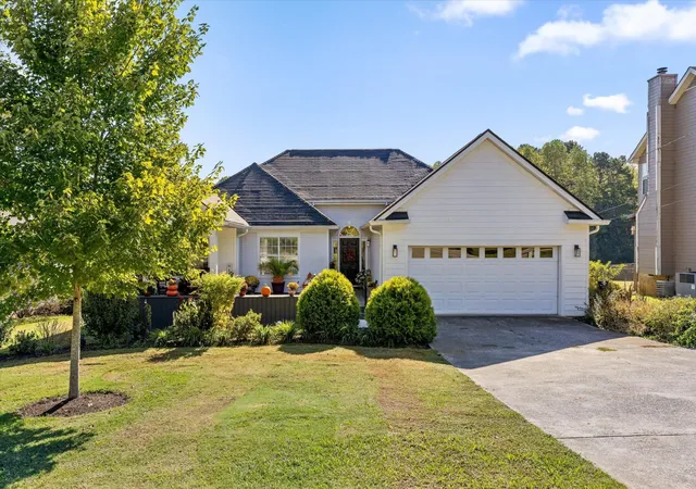 Photo 1 of Single family home for sale at 5710 Edgmon Rd, Ooltewah, TN 37363 | MLS# 3618615 | Listing updated on 2026-10-09