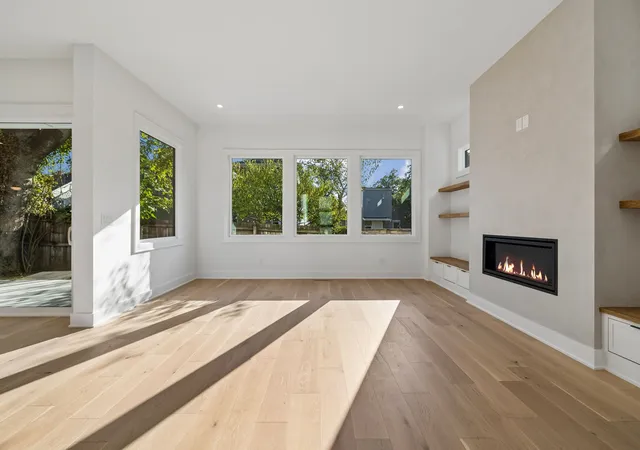 Photo 2 of Townhouse for sale at 1810b Martin St, Nashville, TN 37203 | MLS# 3620792 | Listing updated on 2026-10-23