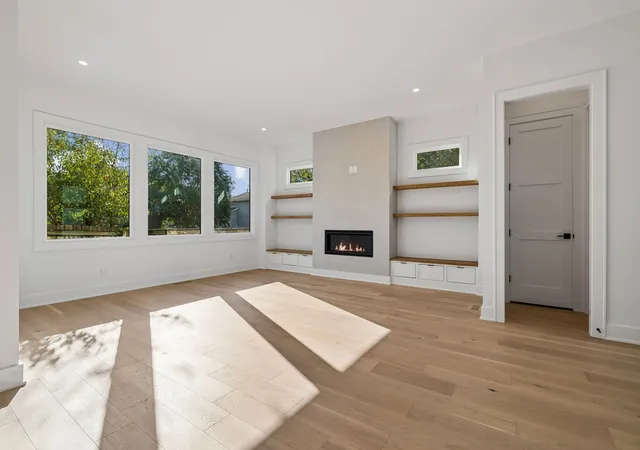 Photo 3 of Townhouse for sale at 1810b Martin St, Nashville, TN 37203 | MLS# 3620792 | Listing updated on 2026-10-23