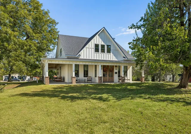 Photo 3 of Single family home for sale at 17 East 1st Ave, Hohenwald, TN 38462 | MLS# 3618782 | Listing updated on 2026-10-09