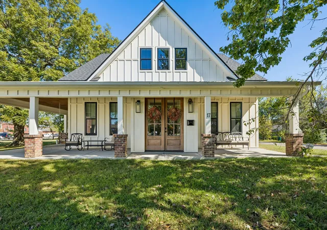 Photo 4 of Single family home for sale at 17 East 1st Ave, Hohenwald, TN 38462 | MLS# 3618782 | Listing updated on 2026-10-09