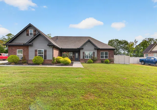 Photo 2 of Single family home for sale at 104 Creekstone Dr, Tullahoma, TN 37388 | MLS# 3619022 | Listing updated on 2026-10-10