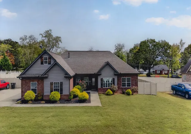 Photo 3 of Single family home for sale at 104 Creekstone Dr, Tullahoma, TN 37388 | MLS# 3619022 | Listing updated on 2026-10-10