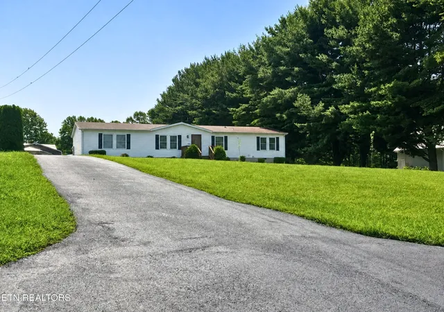 Photo 3 of Manufactured home for sale at 10106 Spring Crk Rd, Cookeville, TN 38506 | MLS# 3618716 | Listing updated on 2026-10-09