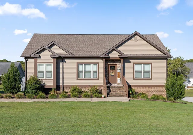 Photo 1 of Single family home for sale at 77 Donna Lee Dr, Fort Oglethorpe, GA 30742 | MLS# 3618738 | Listing updated on 2026-10-09