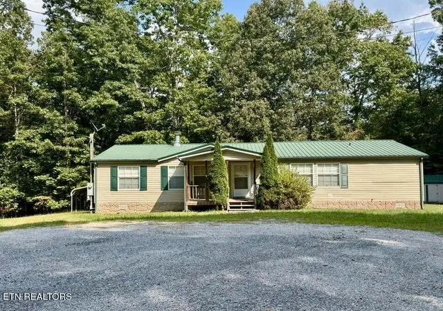 Photo 1 of Manufactured home for sale at 1010 Oswego Cir, Crossville, TN 38572 | MLS# 3618778 | Listing updated on 2026-10-09