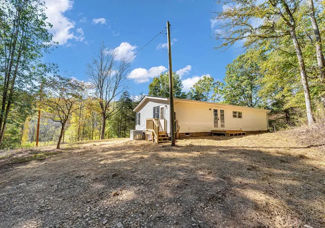 Photo 4 of Manufactured home for sale at 1894 Hicks Holw Rd, Westmoreland, TN 37186 | MLS# 3620028 | Listing updated on 2026-10-26