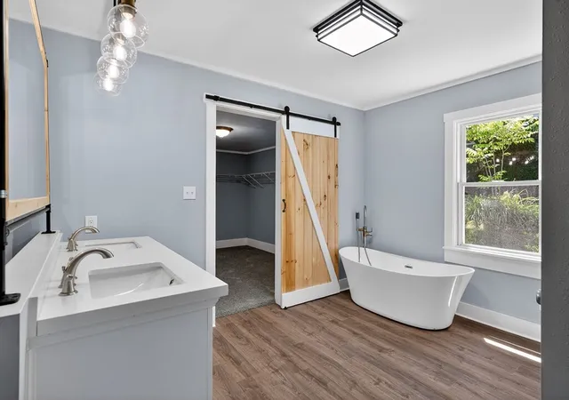 Photo 3 of Single family home for sale at 128 S Young St, Sparta, TN 38583 | MLS# 3618851 | Listing updated on 2026-10-09