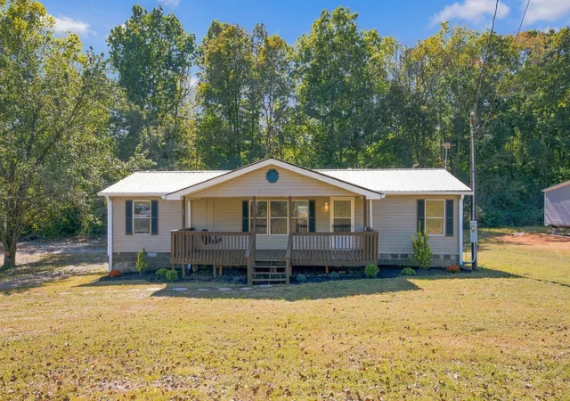 Photo 1 of Manufactured home for sale at 1005 Briarwood Dr, Charlotte, TN 37036 | MLS# 3618950 | Listing updated on 2026-10-11