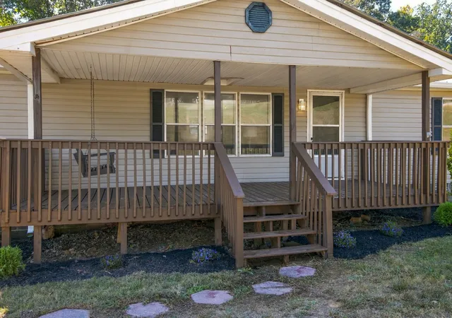 Photo 3 of Manufactured home for sale at 1005 Briarwood Dr, Charlotte, TN 37036 | MLS# 3618950 | Listing updated on 2026-10-11