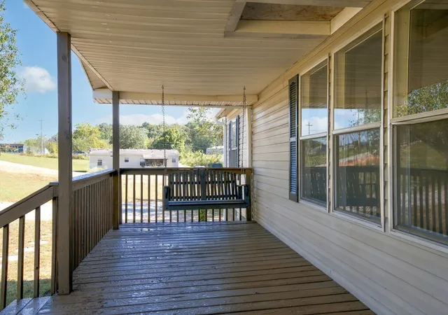 Photo 3 of Manufactured home for sale at 1005 Briarwood Dr, Charlotte, TN 37036 | MLS# 3618950 | Listing updated on 2026-10-11