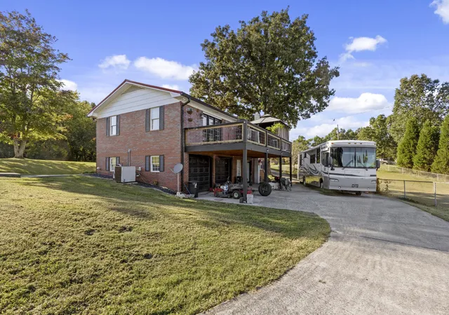 Photo 3 of Single family home for sale at 263 Scenic Hl Dr, Spring City, TN 37381 | MLS# 3618868 | Listing updated on 2026-10-10