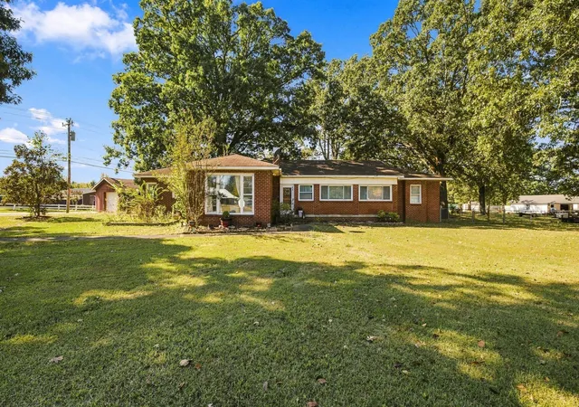 Single family home for sale at 41 Curtis Chapel Rd, Mc Ewen, TN 37101 | MLS# 3620248