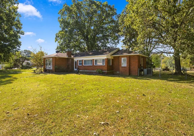 Photo 1 of Single family home for sale at 41 Curtis Chapel Rd, Mc Ewen, TN 37101 | MLS# 3620248 | Listing updated on 2026-10-19