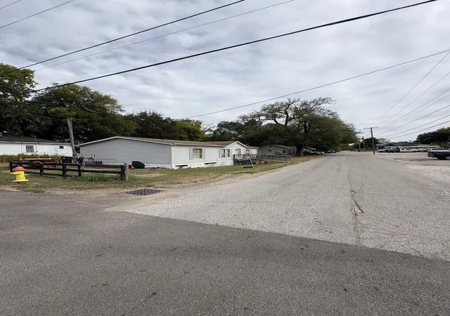 Photo 1 of Manufactured home for sale at 201 East 16th St, Columbia, TN 38401 | MLS# 3619237 | Listing updated on 2026-10-12