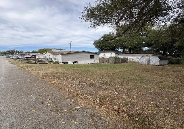 Photo 4 of Manufactured home for sale at 201 East 16th St, Columbia, TN 38401 | MLS# 3619237 | Listing updated on 2026-10-12