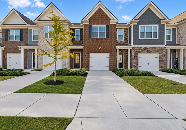 Photo 2 of Townhouse for sale at 462 Augustine Dr, Lebanon, TN 37087 | MLS# 3618925 | Listing updated on 2026-10-10