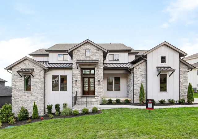 Photo 1 of Single family home for sale at 6012 Russell Ridge Ln, Franklin, TN 37064 | MLS# 3619238 | Listing updated on 2026-10-12