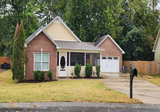 Single family home for sale at 423 Lillie Belle Ln, Clarksville, TN 37042 | MLS# 3619054