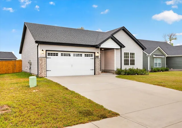 Photo 3 of Single family home for sale at 1060 Dublin Dr, Clarksville, TN 37042 | MLS# 3619132 | Listing updated on 2026-10-11