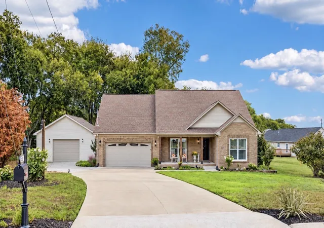 Single family home for sale at 1610 Rugby Ct, Columbia, TN 38401 | MLS# 3619154